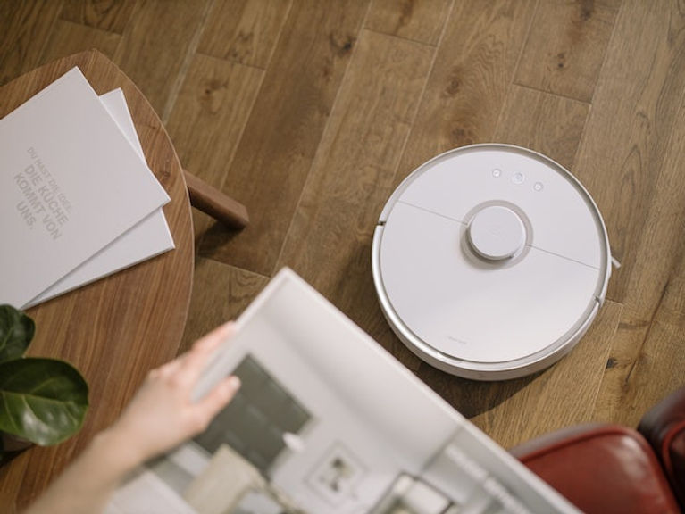 Aspirateur robot connecté et non connecté : les différences